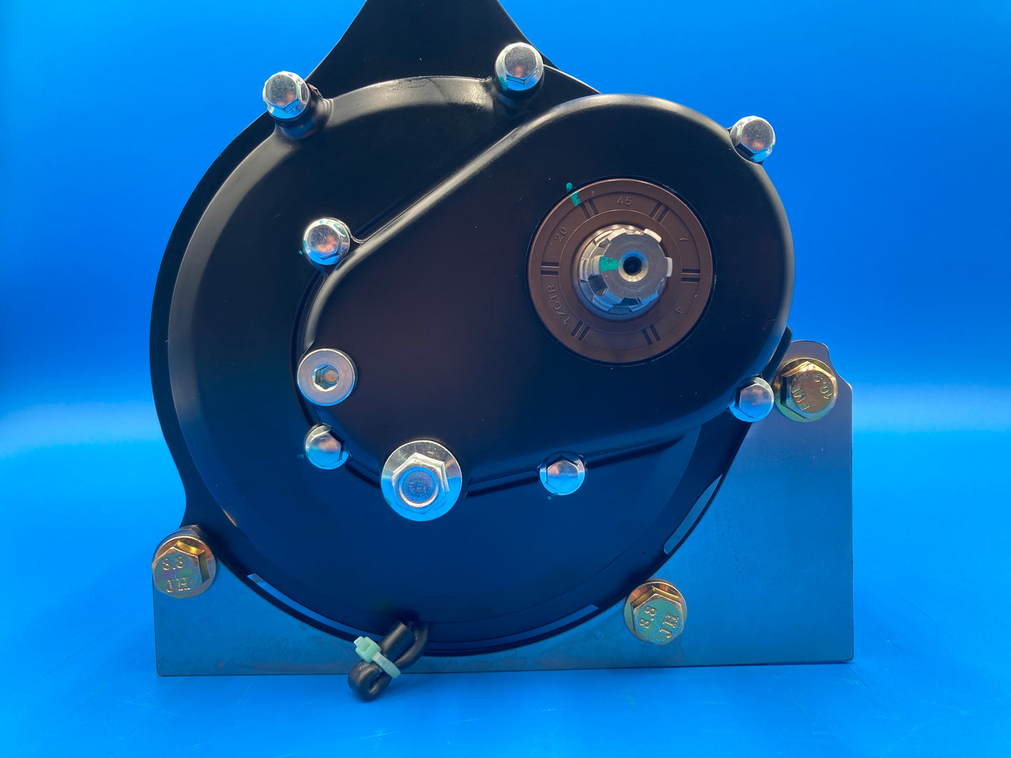 QS138 70H V3  Motor Mounts