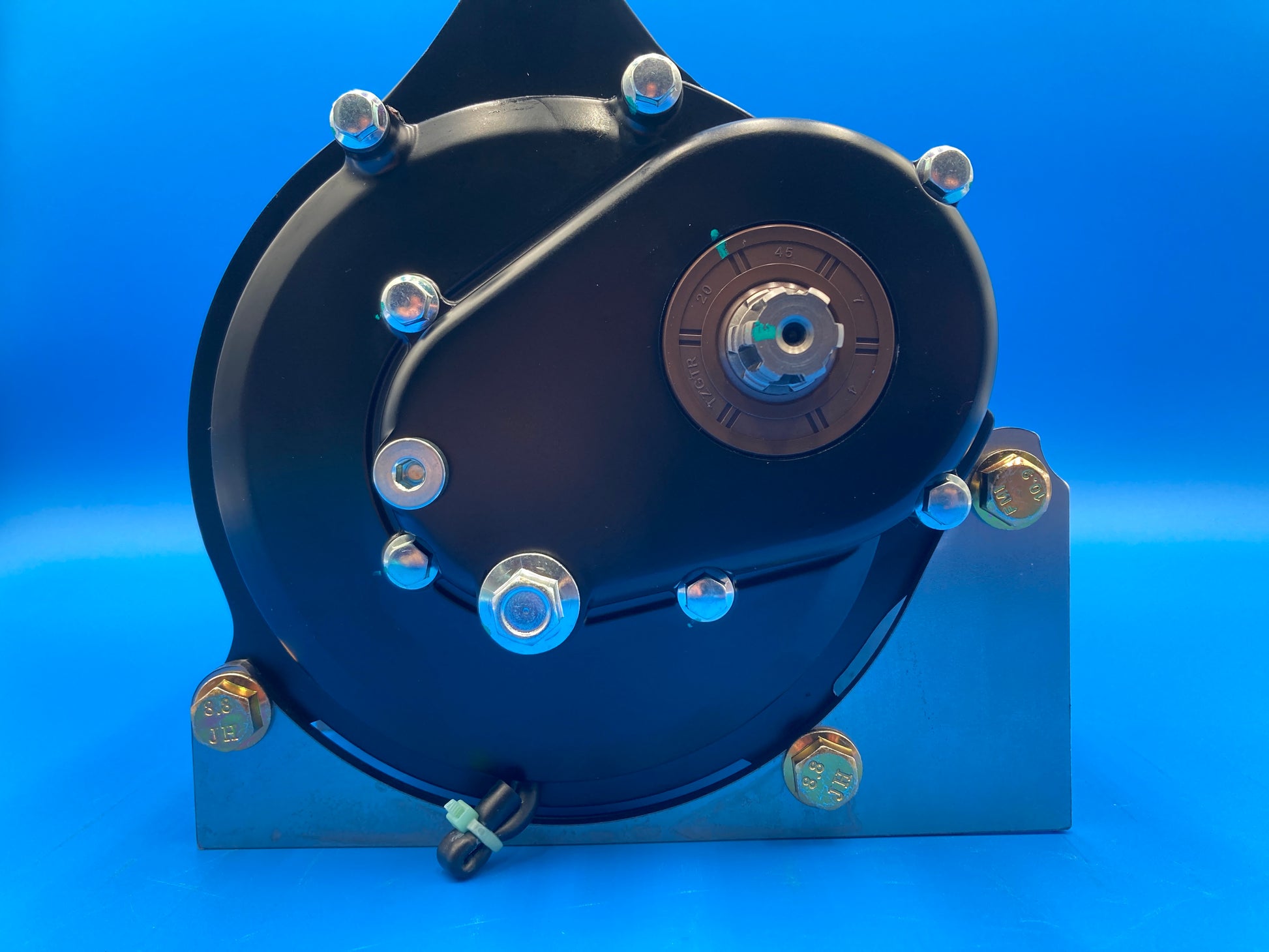 QS138 70H V3  Motor Mounts